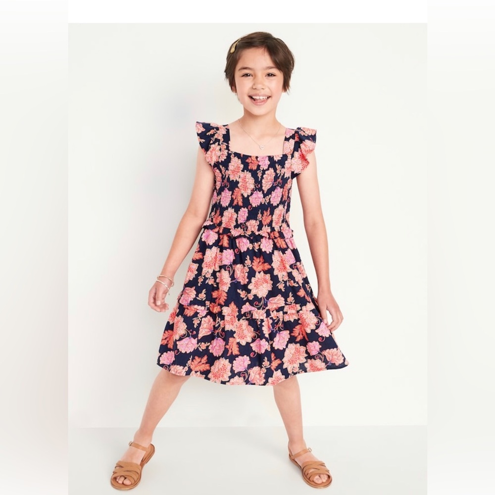 Old Navy Flutter-Sleeve Smocked Fit and Flair Dress for Girls. Size XS (5)